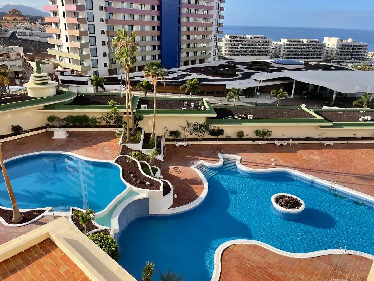 Modern 2-Bedroom Apartment With Stunning View 阿德耶