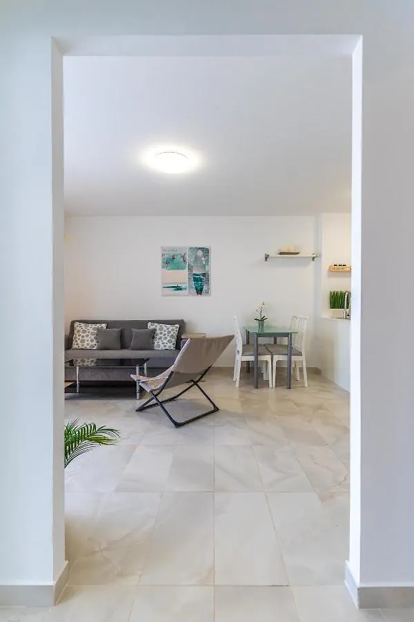 Modern 2-Bedroom Apartment With Stunning View 阿德耶