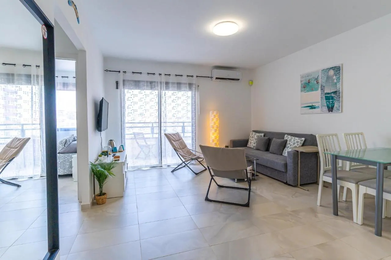 Modern 2-Bedroom Apartment With Stunning View 阿德耶 0*,  西班牙