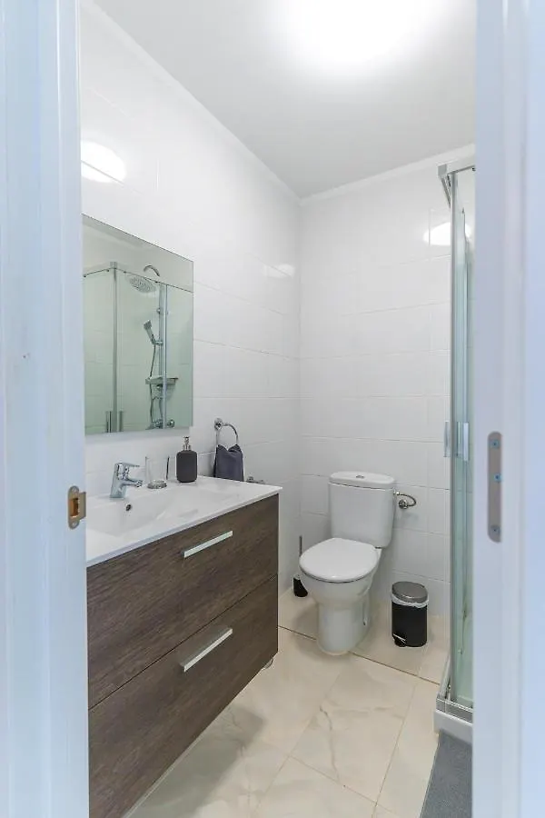 Modern 2-Bedroom Apartment With Stunning View 阿德耶