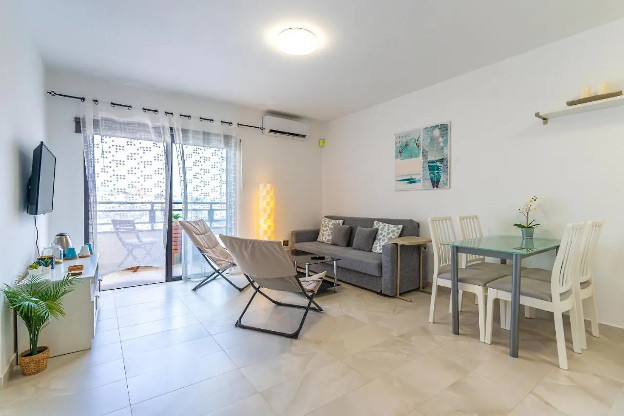 Modern 2-Bedroom Apartment With Stunning View 阿德耶